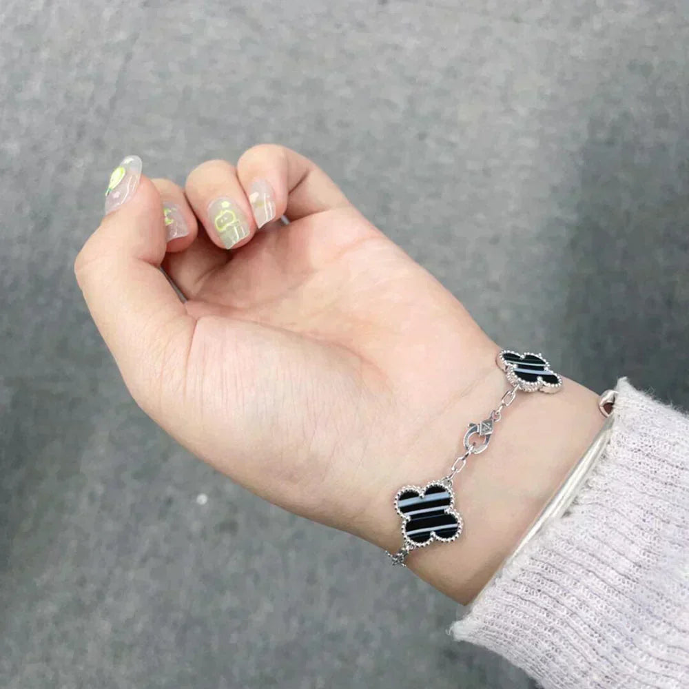 {
"[Resenly Jewelry] CLOVER 5 MOTIF PULSAR STONE BRACELET COLLECTION": "[Resenly Jewelry] クローバー 5モチーフ パルサーストーン ブレスレットコレクション"
}