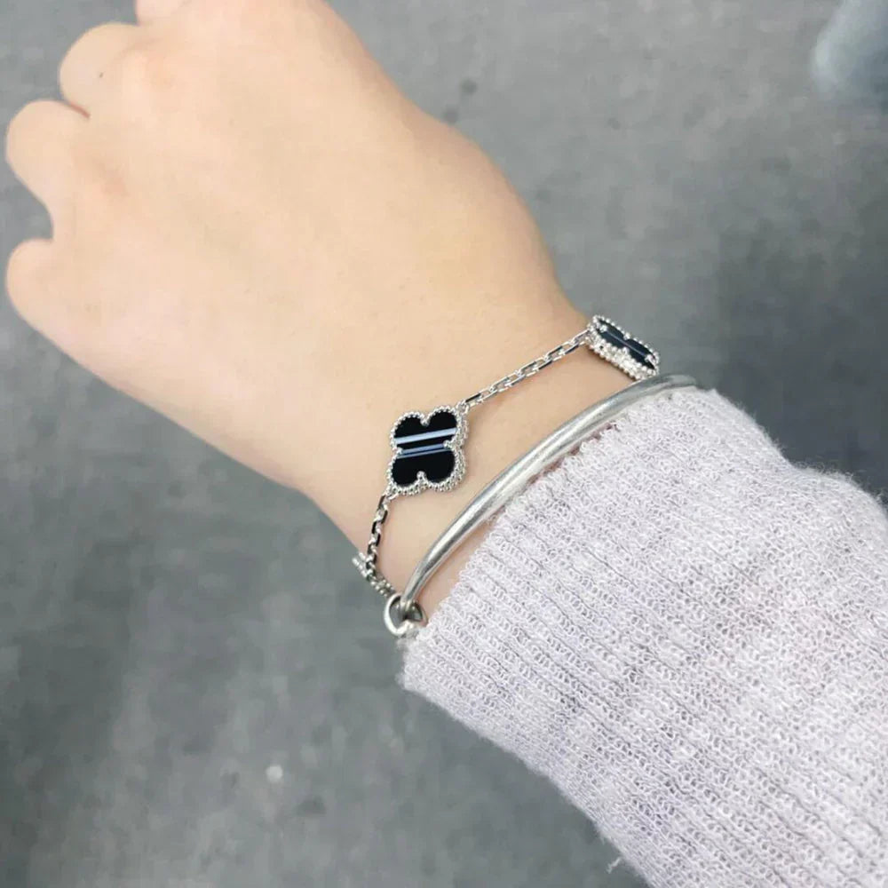 {
"[Resenly Jewelry] CLOVER 5 MOTIF PULSAR STONE BRACELET COLLECTION": "[Resenly Jewelry] クローバー 5モチーフ パルサーストーン ブレスレットコレクション"
}