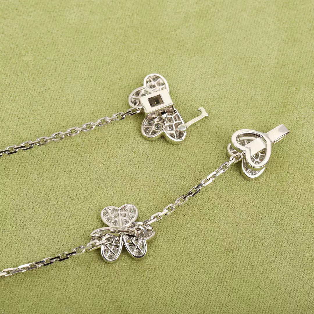 {
  "Resenly Jewelry": "Resenly Jewelry",
  "FRIVOLE SILVER 9 FLOWERS NECKLACE": "フリヴォル シルバー 9フラワー ネックレス"
}