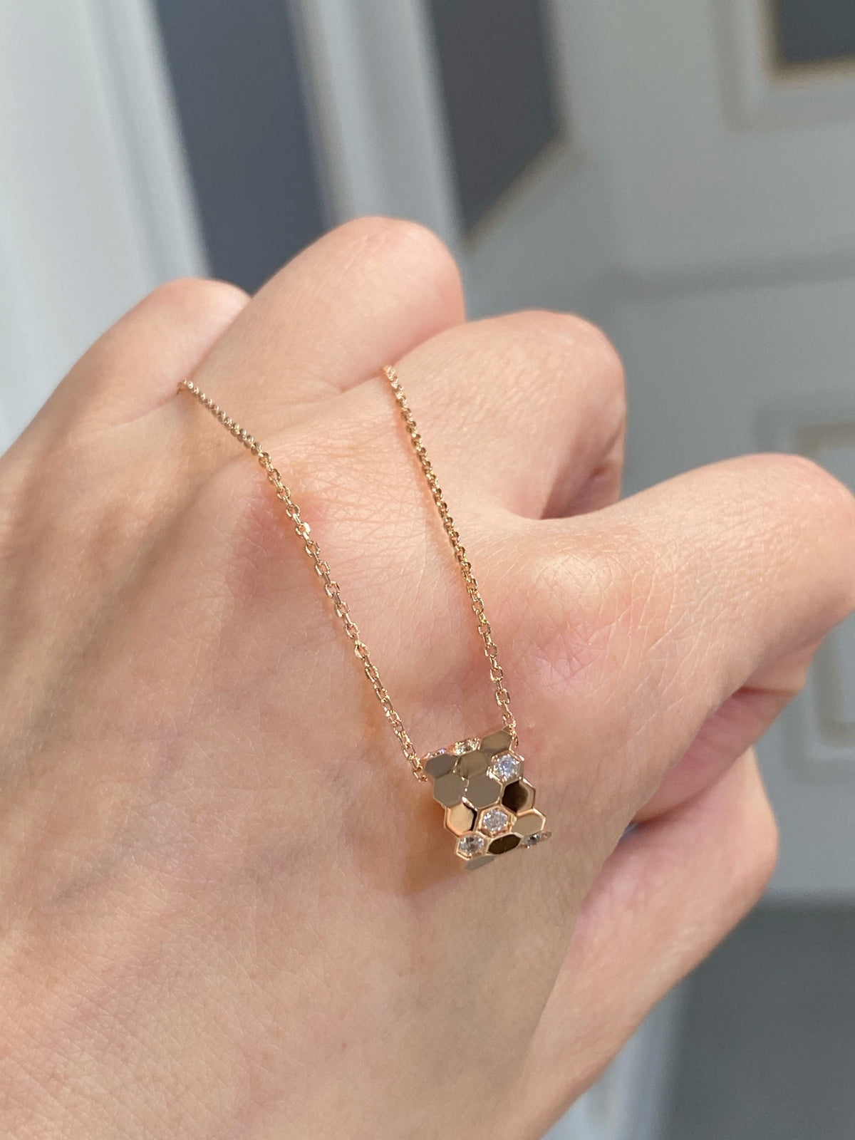 {
  "Resenly Jewelry": "Resenly Jewelry",
  "BEE LOVE DIAMOND NECKLACE": "BEE LOVE ダイヤモンドネックレス"
}