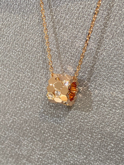 {
  "Resenly Jewelry": "Resenly Jewelry",
  "BEE LOVE DIAMOND NECKLACE": "BEE LOVE ダイヤモンドネックレス"
}