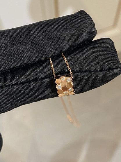 {
  "Resenly Jewelry": "Resenly Jewelry",
  "BEE LOVE DIAMOND NECKLACE": "BEE LOVE ダイヤモンドネックレス"
}
