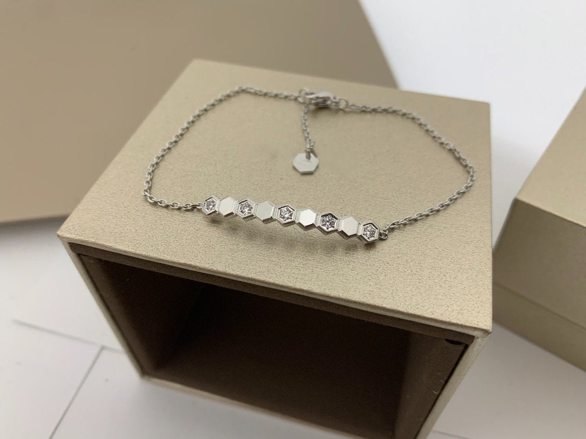 {
  "Resenly Jewelry": "Resenly Jewelry",
  "BEE LOVE BRACELET DIAMOND": "BEE LOVE ダイヤモンドブレスレット"
}