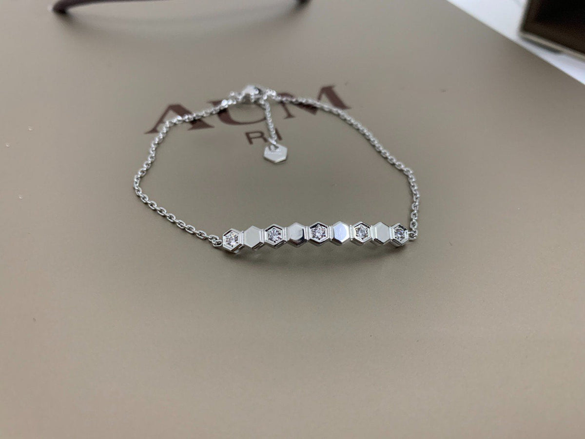 {
  "Resenly Jewelry": "Resenly Jewelry",
  "BEE LOVE BRACELET DIAMOND": "BEE LOVE ダイヤモンドブレスレット"
}