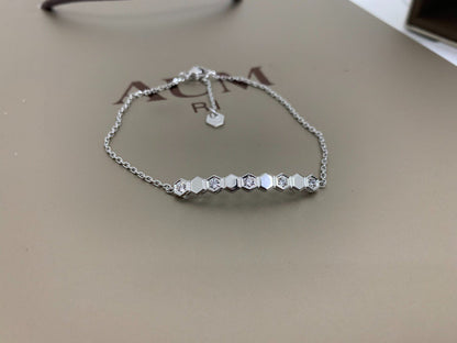 {
  "Resenly Jewelry": "Resenly Jewelry",
  "BEE LOVE BRACELET DIAMOND": "BEE LOVE ダイヤモンドブレスレット"
}