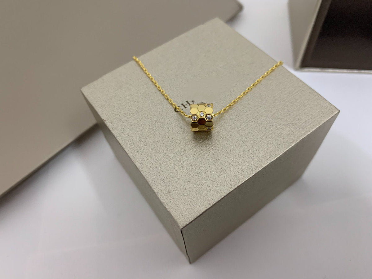 {
  "Resenly Jewelry": "Resenly Jewelry",
  "BEE LOVE DIAMOND NECKLACE": "BEE LOVE ダイヤモンドネックレス"
}