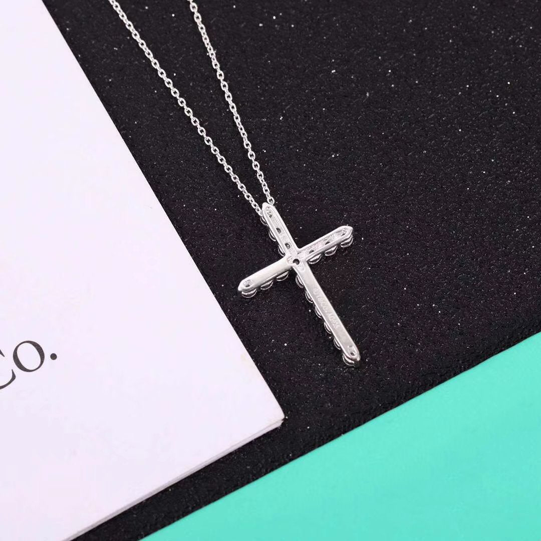 [Resenly Jewelry] モアサナイトストーン クロスペンダントネックレス 合成ダイヤモンド クロスチョーカー