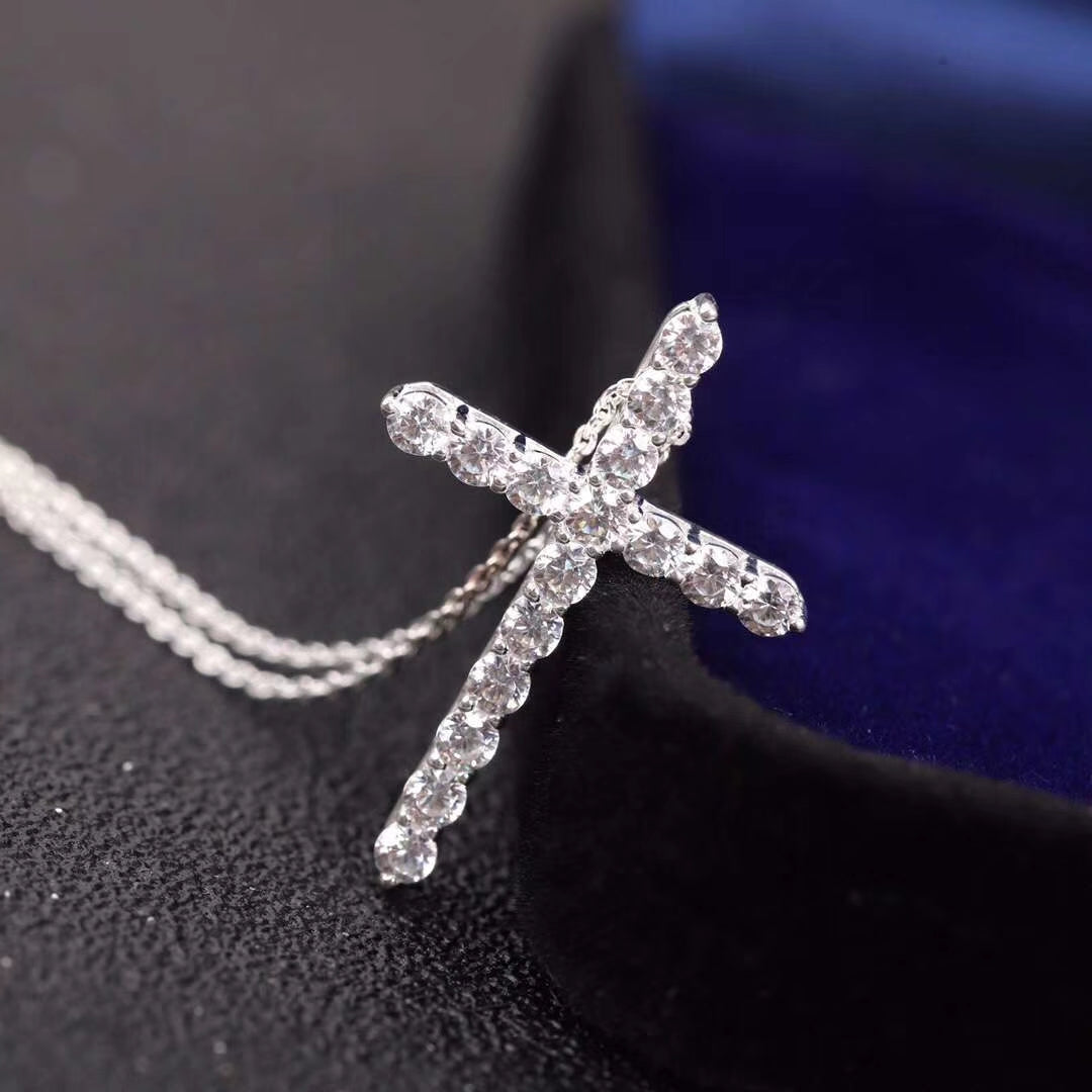 [Resenly Jewelry] モアサナイトストーン クロスペンダントネックレス 合成ダイヤモンド クロスチョーカー
