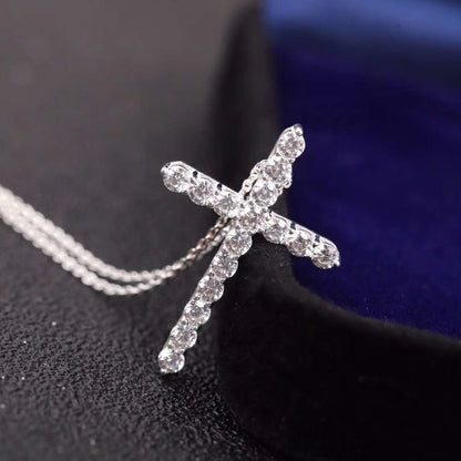 [Resenly Jewelry] モアサナイトストーン クロスペンダントネックレス 合成ダイヤモンド クロスチョーカー
