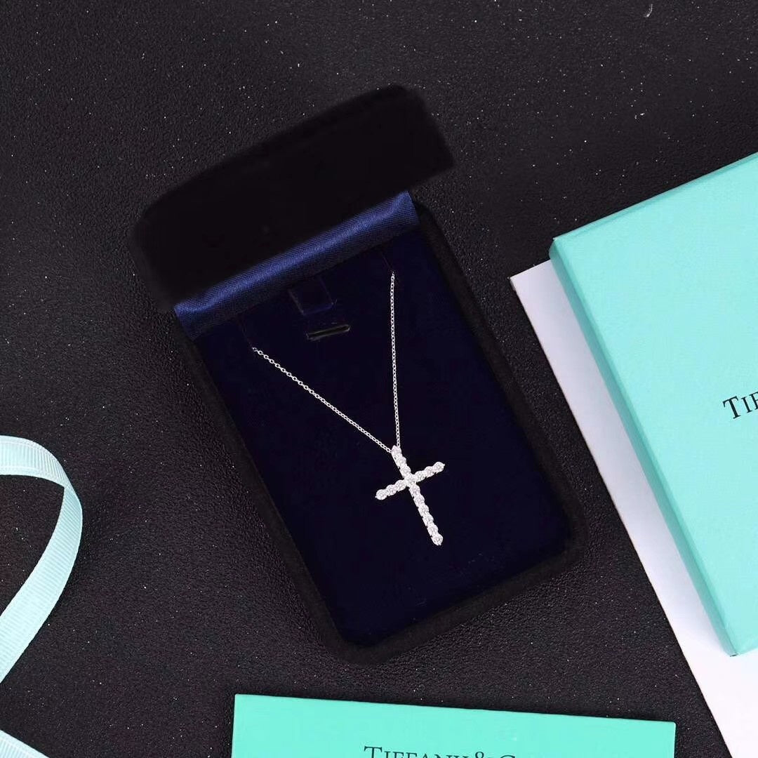 [Resenly Jewelry] モアサナイトストーン クロスペンダントネックレス 合成ダイヤモンド クロスチョーカー