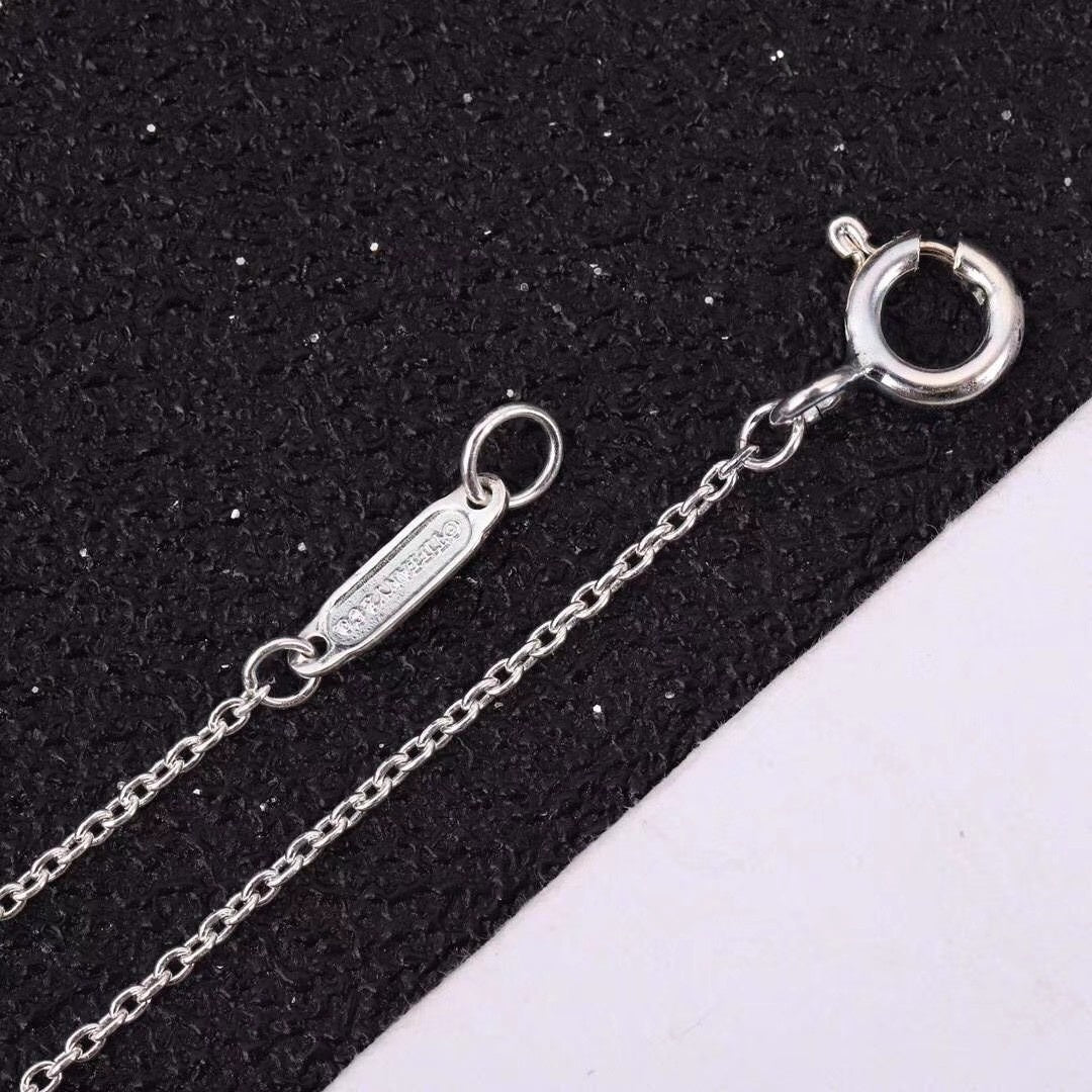 [Resenly Jewelry] モアサナイトストーン クロスペンダントネックレス 合成ダイヤモンド クロスチョーカー