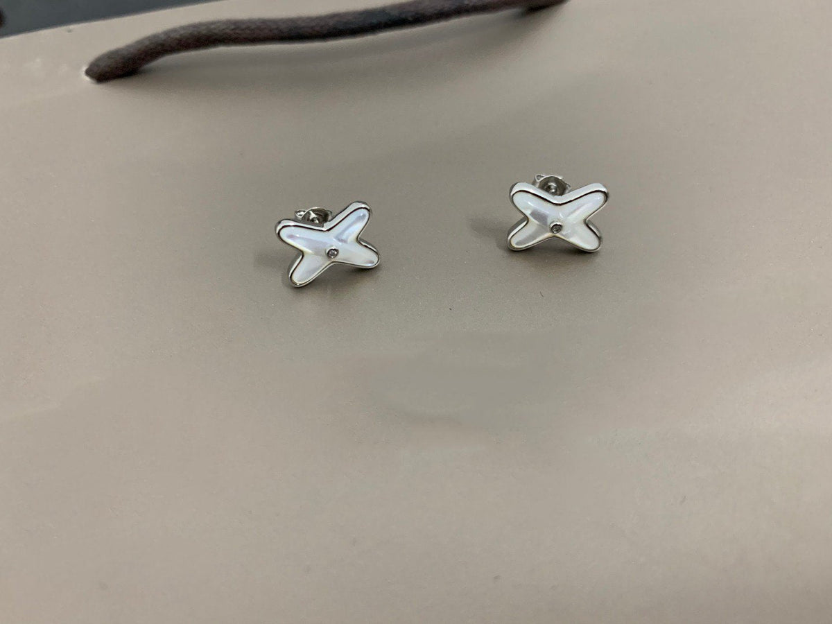 {
  "Resenly Jewelry": "Resenly Jewelry",
  "JEUX DE WHITE MOP SILVER DIAMOND EARRINGS": "JEUX DE ホワイトMOP シルバーダイヤモンドピアス"
}