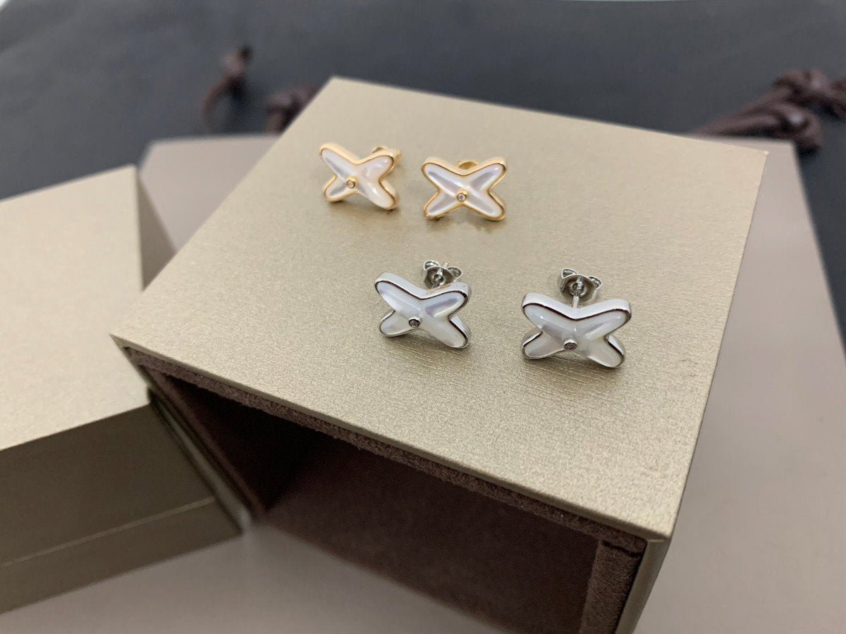 {
  "Resenly Jewelry": "Resenly Jewelry",
  "JEUX DE WHITE MOP SILVER DIAMOND EARRINGS": "JEUX DE ホワイトMOP シルバーダイヤモンドピアス"
}