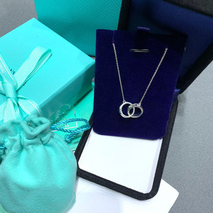 {
  "Resenly Jewelry": "Resenly Jewelry",
  "INTERLOCKING CIRCLES PENDANT SILVER SMALL NECKLACE": "インターロッキングサークル ペンダント シルバー スモールネックレス"
}