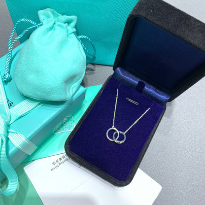 {
  "Resenly Jewelry": "Resenly Jewelry",
  "INTERLOCKING CIRCLES PENDANT SILVER SMALL NECKLACE": "インターロッキングサークル ペンダント シルバー スモールネックレス"
}