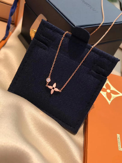 {
"Resenly Jewelry": "リゼンリー・ジュエリー",
"BLOSSOM PENDANT PINK GOLD AND DIAMOND": "ブロッサム ペンダント ピンクゴールド＆ダイヤモンド"
}