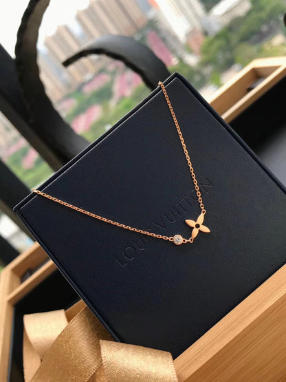 {
"Resenly Jewelry": "リゼンリー・ジュエリー",
"BLOSSOM PENDANT PINK GOLD AND DIAMOND": "ブロッサム ペンダント ピンクゴールド＆ダイヤモンド"
}