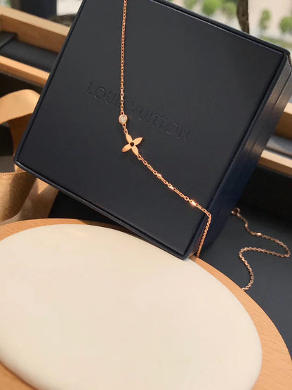 {
"Resenly Jewelry": "リゼンリー・ジュエリー",
"BLOSSOM PENDANT PINK GOLD AND DIAMOND": "ブロッサム ペンダント ピンクゴールド＆ダイヤモンド"
}