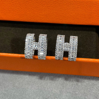 [Resenly Jewelry]H STUD EARRINGS WITH SILVER DIAMONDS