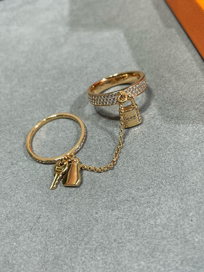 {"[Resenly Jewelry]HM KELLY CLOCHETTE DOUBLE RING IN  WITH DIAMONDS": "【Resenly Jewelry】HM ケリー クロシェット ダブルリング ダイヤモンド付き"}