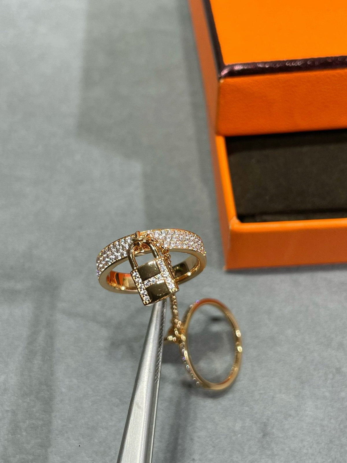 {"[Resenly Jewelry]HM KELLY CLOCHETTE DOUBLE RING IN  WITH DIAMONDS": "【Resenly Jewelry】HM ケリー クロシェット ダブルリング ダイヤモンド付き"}