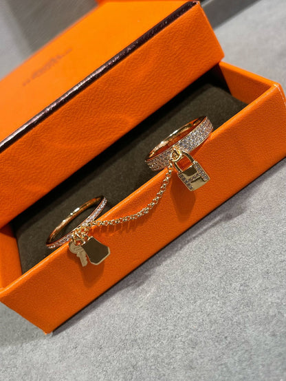 {"[Resenly Jewelry]HM KELLY CLOCHETTE DOUBLE RING IN  WITH DIAMONDS": "【Resenly Jewelry】HM ケリー クロシェット ダブルリング ダイヤモンド付き"}