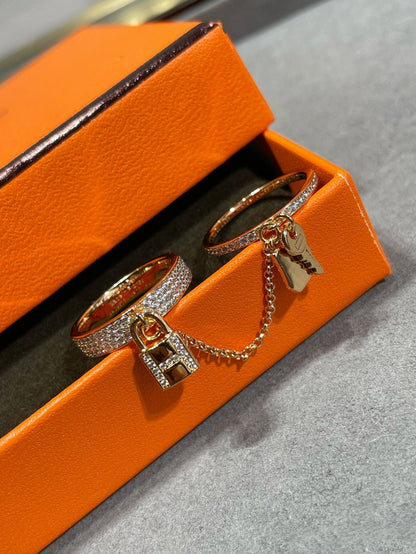 {"[Resenly Jewelry]HM KELLY CLOCHETTE DOUBLE RING IN  WITH DIAMONDS": "【Resenly Jewelry】HM ケリー クロシェット ダブルリング ダイヤモンド付き"}