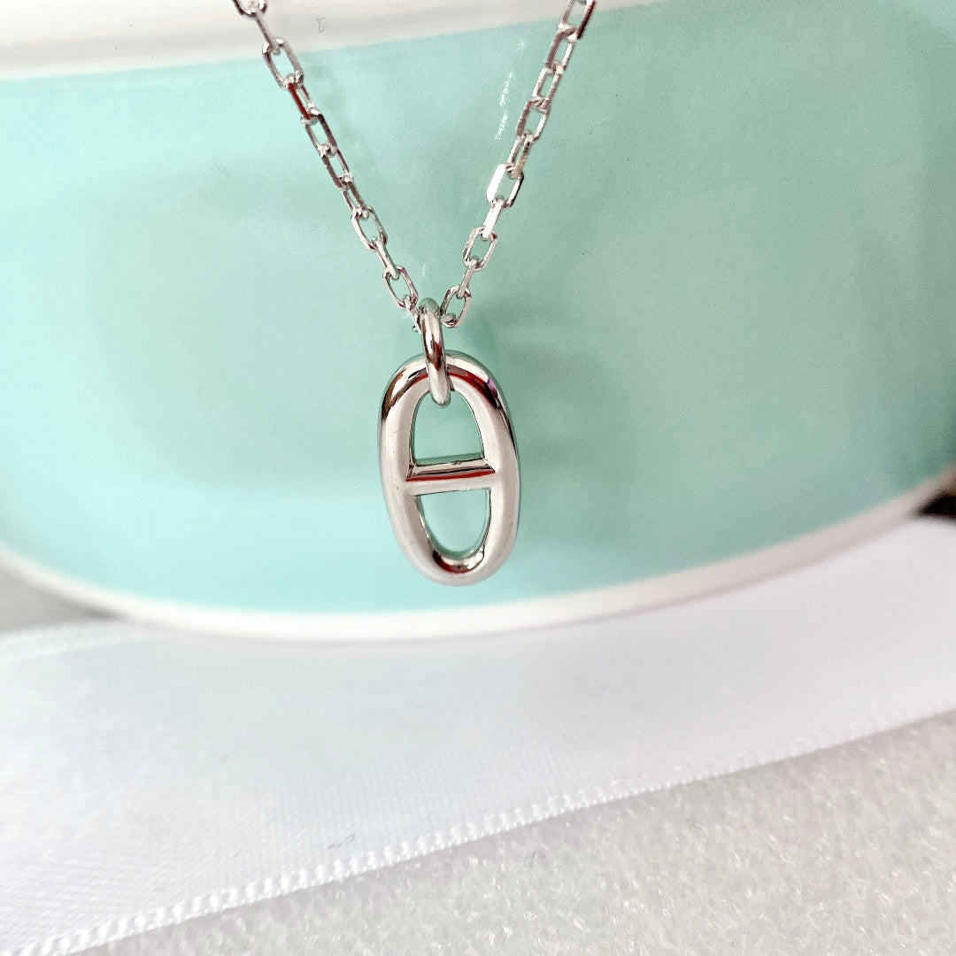 {
  "Resenly Jewelry": "Resenly Jewelry",
  "HM PIG NOSE NECKLACE": "HM ピッグノーズ ネックレス"
}