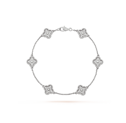 {
  "Resenly Jewelry": "レゼンリー・ジュエリー",
  "CLOVER 6 MOTIF SILVER DIAMOND BRACELET": "クローバー 6モチーフ シルバー ダイヤモンドブレスレット"
}