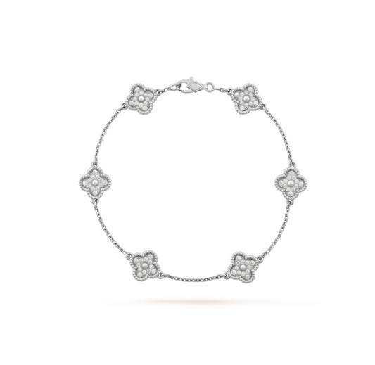 {
  "Resenly Jewelry": "レゼンリー・ジュエリー",
  "CLOVER 6 MOTIF SILVER DIAMOND BRACELET": "クローバー 6モチーフ シルバー ダイヤモンドブレスレット"
}