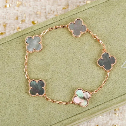 [Resenly Jewelry] CLOVER 5 MOTIF GRAY MOP BRACELET COLLECTION