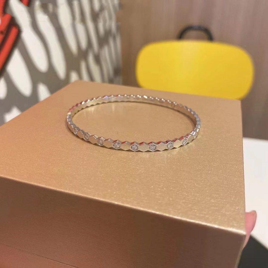 {
  "Resenly Jewelry": "Resenly Jewelry",
  "BEE LOVE SILVER DIAMOND BRACELET": "BEE LOVE シルバー ダイヤモンドブレスレット"
}