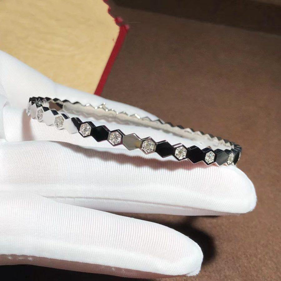 {
  "Resenly Jewelry": "Resenly Jewelry",
  "BEE LOVE SILVER DIAMOND BRACELET": "BEE LOVE シルバー ダイヤモンドブレスレット"
}