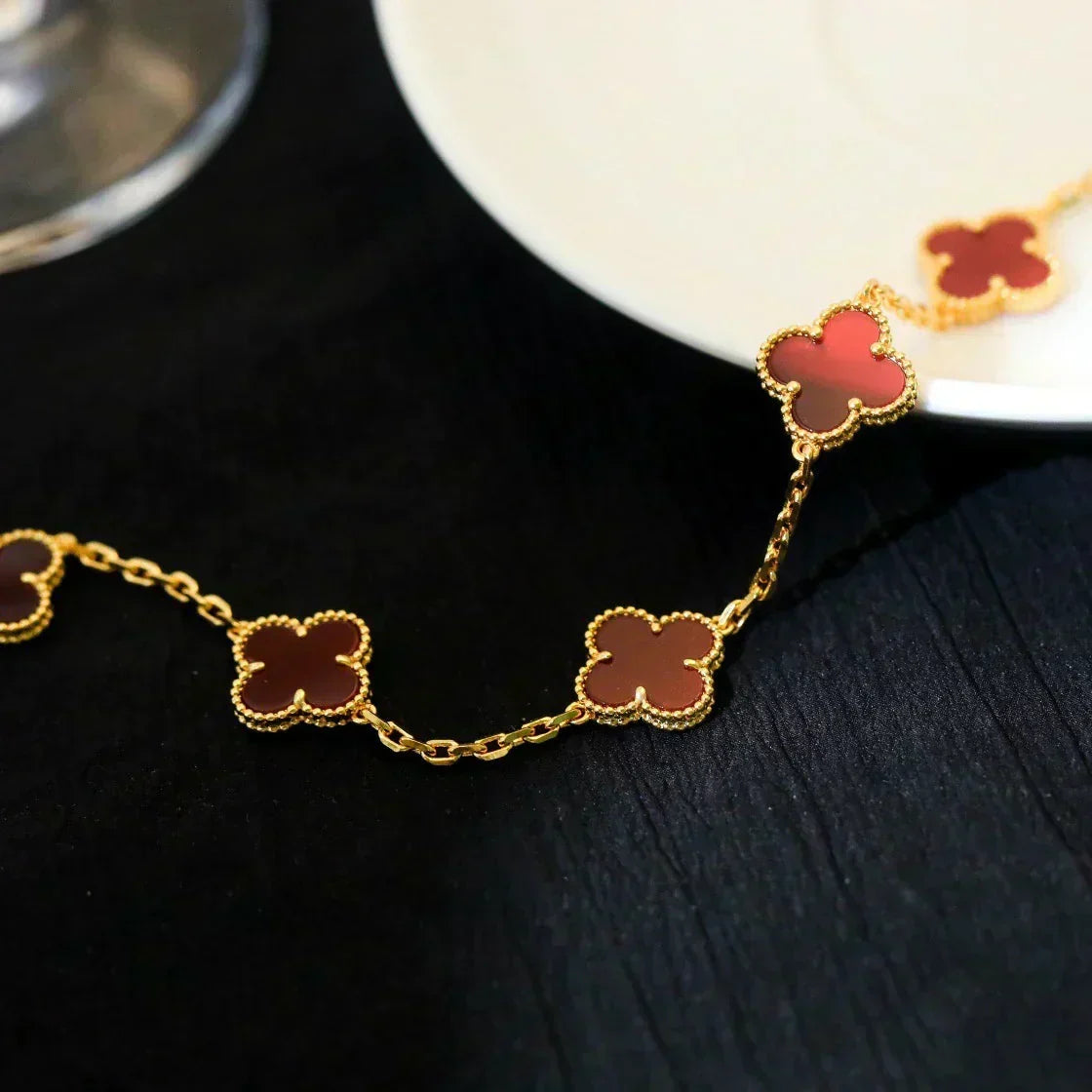 [Resenly Jewelry] CLOVER 5 MOTIF RED CORNELIAN BRACELET COLLECTION