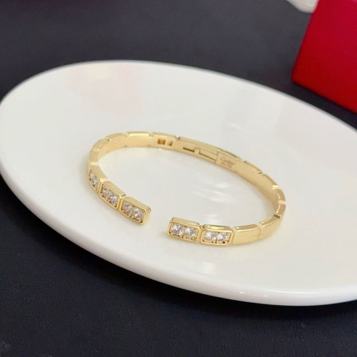 {
  "Resenly Jewelry": "レゼンリー・ジュエリー",
  "LOVE DIAMOND OPEN BRACELET": "ラブ ダイヤモンド オープン ブレスレット"
}