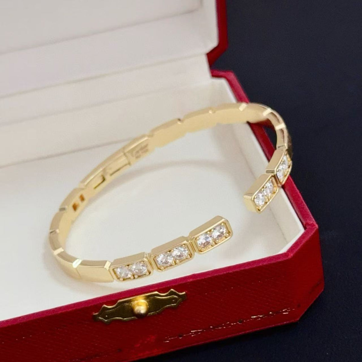 {
  "Resenly Jewelry": "レゼンリー・ジュエリー",
  "LOVE DIAMOND OPEN BRACELET": "ラブ ダイヤモンド オープン ブレスレット"
}