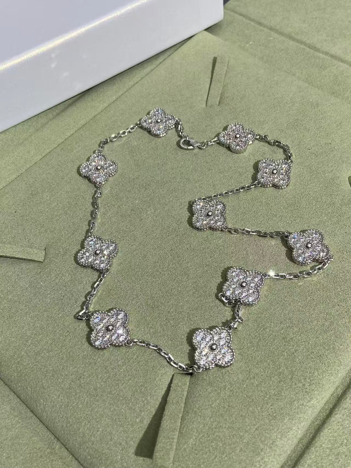 {
  "Resenly Jewelry": "Resenly Jewelry",
  "CLOVER 10 MOTIFS  FULL DIAMOND NECKLACE": "クローバー 10モチーフ フルダイヤモンド ネックレス"
}