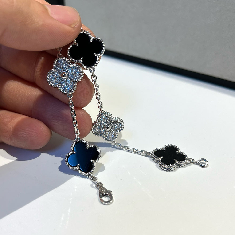 {
  "Resenly Jewelry": "Resenly Jewelry",
  "CLOVER 5 MOTIF ONYXS BRACELET COLLECTION": "クローバー 5モチーフ オニキス ブレスレット コレクション"
}