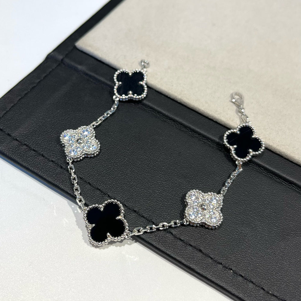 {
  "Resenly Jewelry": "Resenly Jewelry",
  "CLOVER 5 MOTIF ONYXS BRACELET COLLECTION": "クローバー 5モチーフ オニキス ブレスレット コレクション"
}