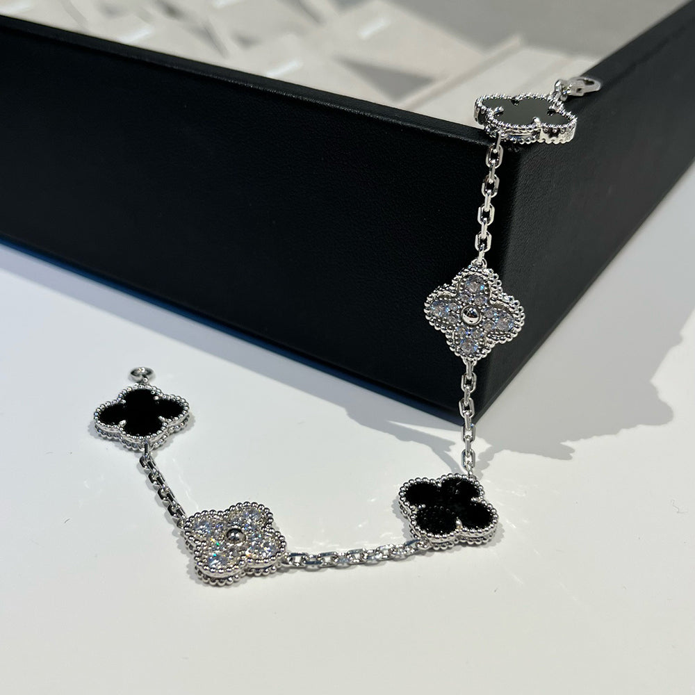 {
  "Resenly Jewelry": "Resenly Jewelry",
  "CLOVER 5 MOTIF ONYXS BRACELET COLLECTION": "クローバー 5モチーフ オニキス ブレスレット コレクション"
}