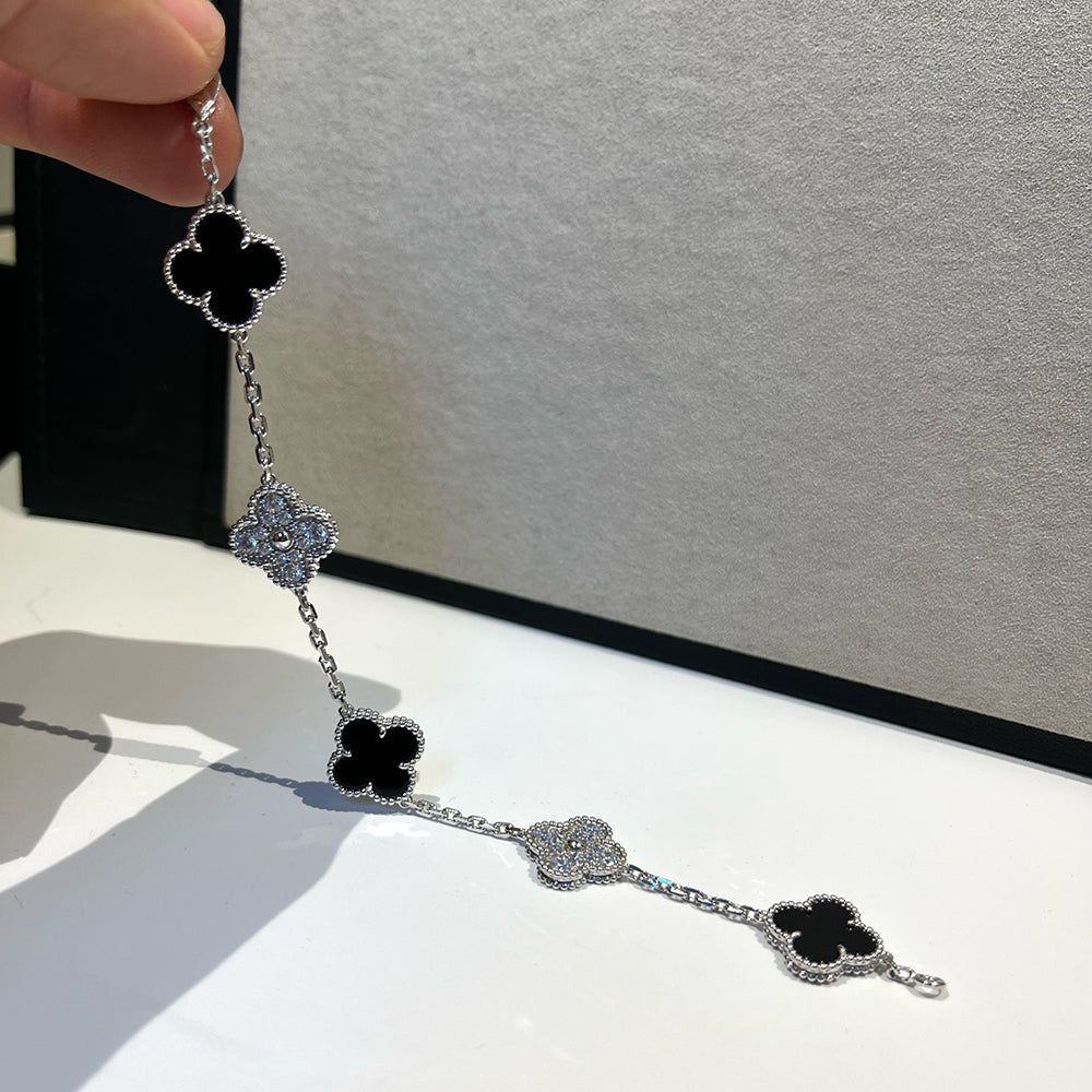 {
  "Resenly Jewelry": "Resenly Jewelry",
  "CLOVER 5 MOTIF ONYXS BRACELET COLLECTION": "クローバー 5モチーフ オニキス ブレスレット コレクション"
}