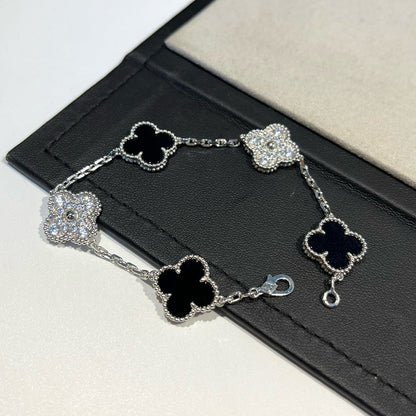 {
  "Resenly Jewelry": "Resenly Jewelry",
  "CLOVER 5 MOTIF ONYXS BRACELET COLLECTION": "クローバー 5モチーフ オニキス ブレスレット コレクション"
}