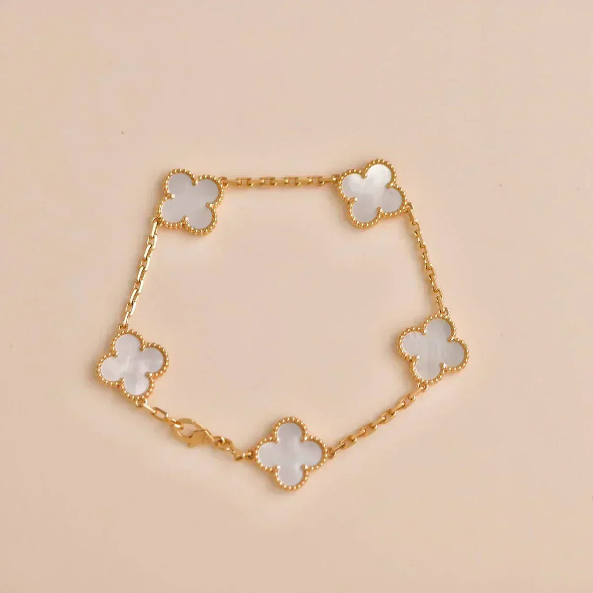 [Resenly Jewelry]CLOVER WHITE PEARL MOP 5 MOTIF BRACELET COLLECTION