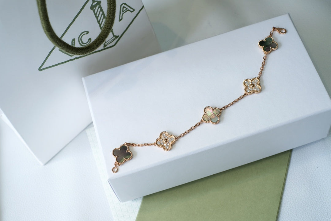 [Resenly Jewelry] CLOVER 5 MOTIF GRAY MOP BRACELET COLLECTION