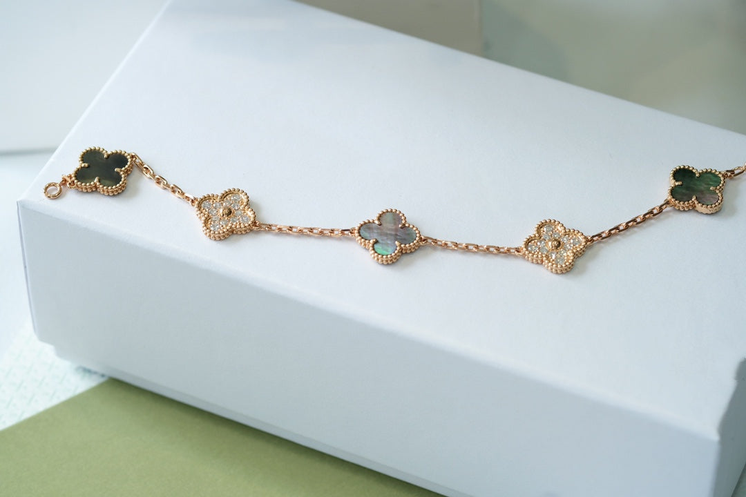 [Resenly Jewelry] CLOVER 5 MOTIF GRAY MOP BRACELET COLLECTION