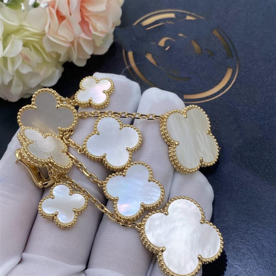 {
  "Resenly Jewelry": "Resenly Jewelry",
  "CLOVER EARRINGS WHITE MOP 4 MOTIFS GOLD": "クローバーピアス ホワイトMOP 4モチーフ ゴールド"
}