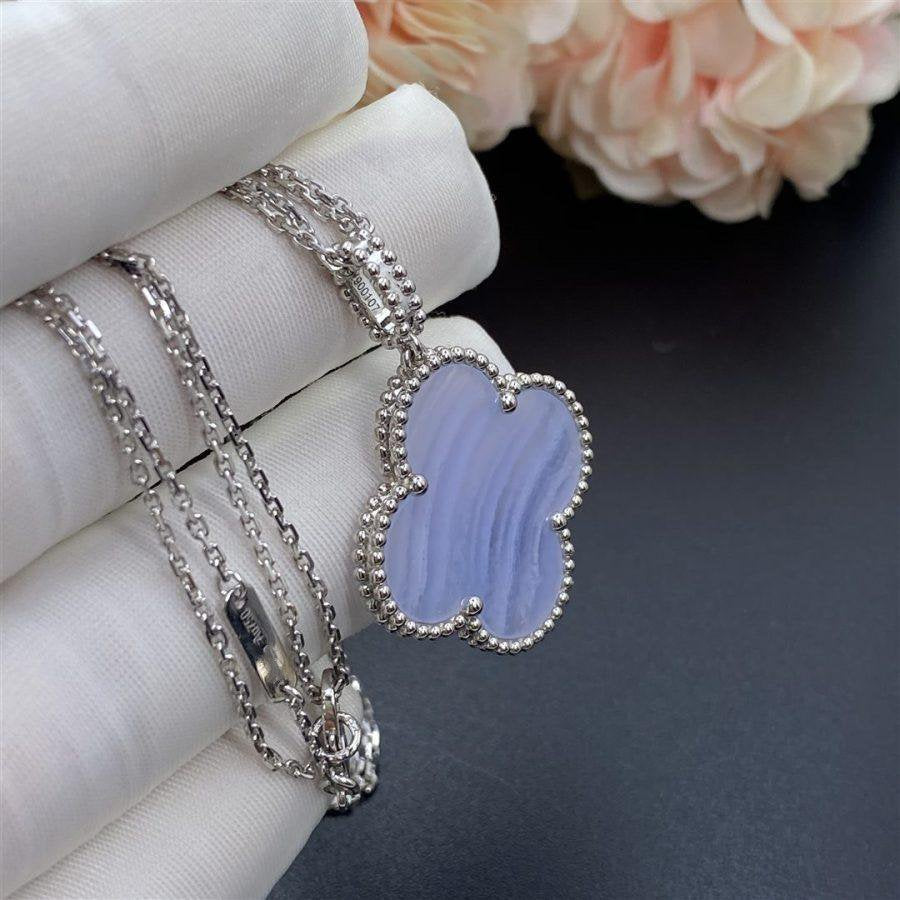 {"[Resenly Jewelry]CLOVER SILVER CHALCEDONY BIG CLOVER NECKLACE": "[Resenly Jewelry] クローバー シルバー カルセドニー ビッグクローバーネックレス"}