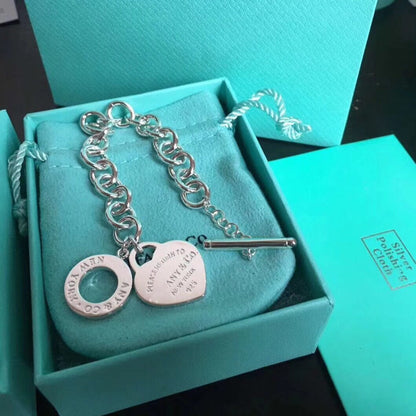 {
"Resenly Jewelry": "Resenly Jewelry",
"LOVE HEART PIN BUCKLE RETURN TO TIF SILVER BRACELET": "リターントゥティファニー ラブハート ピンバックル シルバーブレスレット"
}