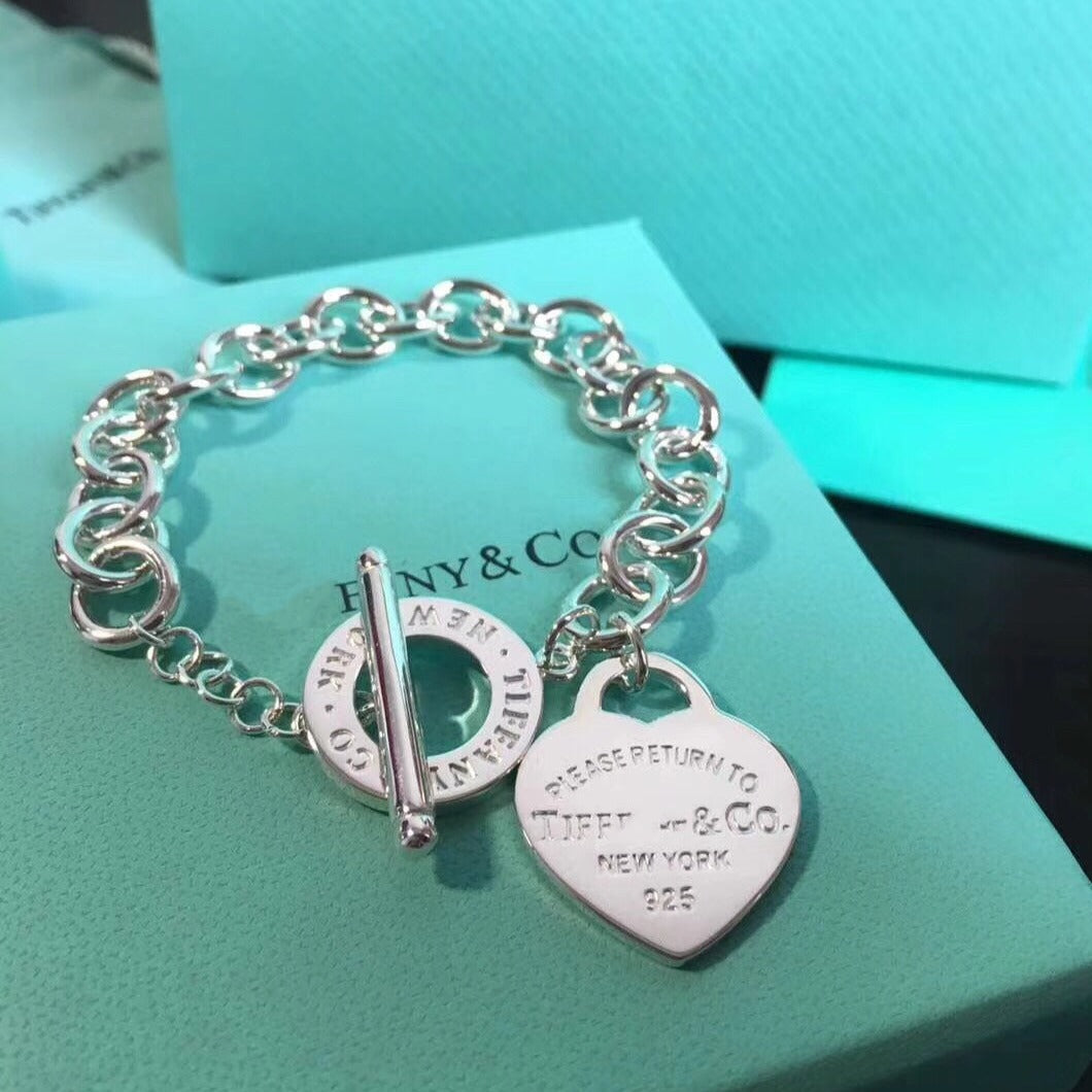 {
"Resenly Jewelry": "Resenly Jewelry",
"LOVE HEART PIN BUCKLE RETURN TO TIF SILVER BRACELET": "リターントゥティファニー ラブハート ピンバックル シルバーブレスレット"
}