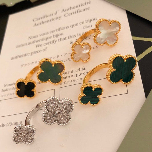 {
  "Resenly Jewelry": "Resenly Jewelry",
  "CLOVER BETWEEN THE FINGER RING": "クローバー ビトウィーン ザ フィンガー リング"
}